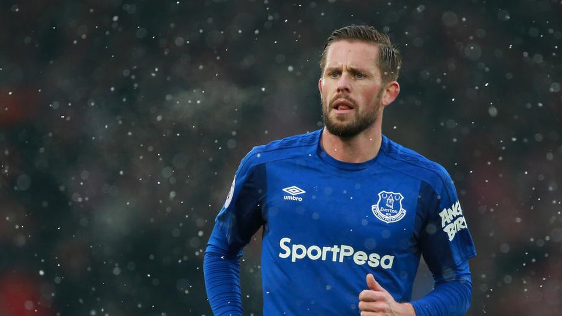 英超赛季中后期球员肌肉损伤风险与训练节奏关系研究,英超肌肉前锋